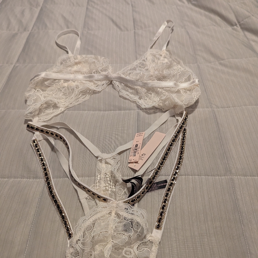 Victoria's Secret White lace teddy - Picture 8 of 10